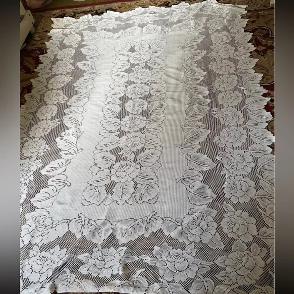 Vtg  lace tablecloth 60 X 82